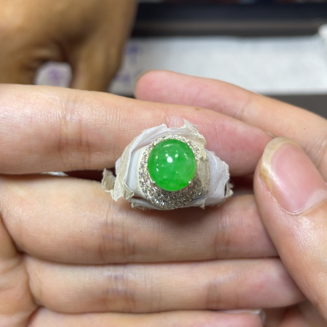 翡翠戒指未镶嵌翡翠戒指未镶嵌铜托