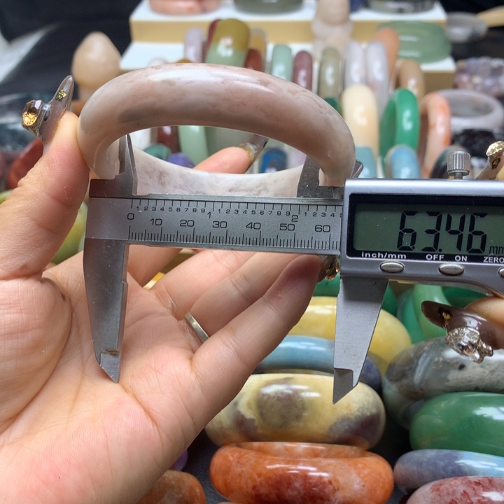 未镶嵌手镯石英质玉