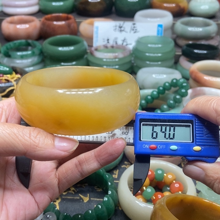 石英质玉手镯未镶嵌