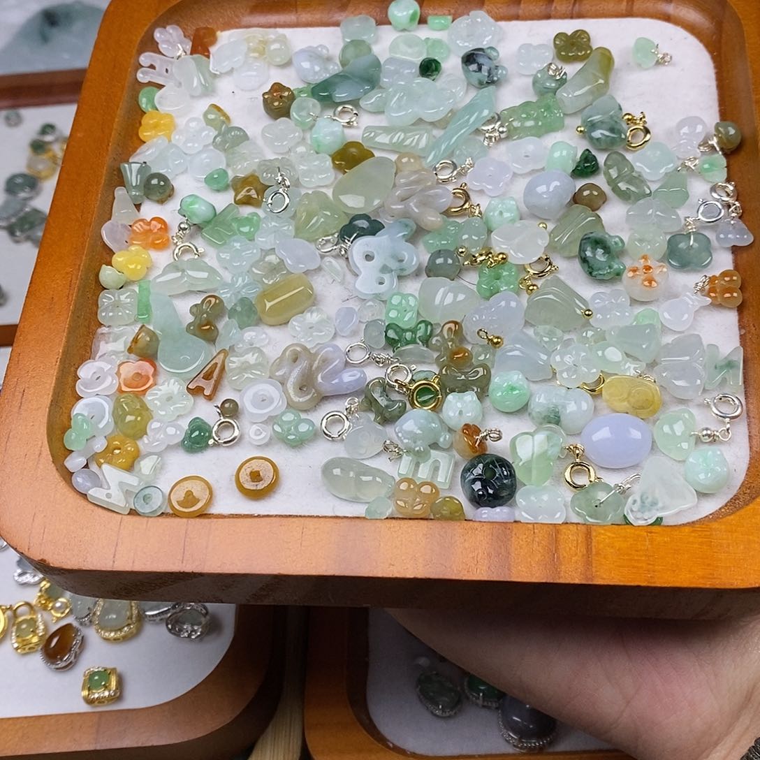 翡翠戒指未镶嵌小提溜30一个