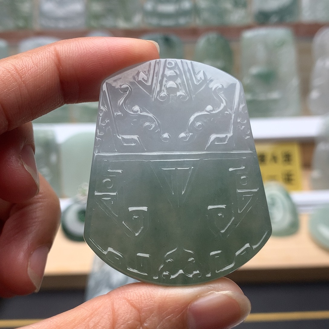 翡翠未镶嵌颈饰无事牌
