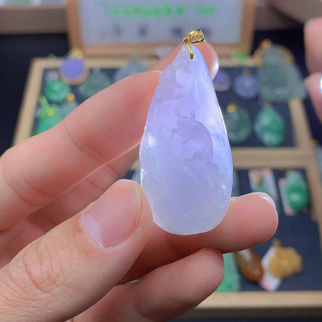 翡翠颈饰18K金镶嵌翡翠