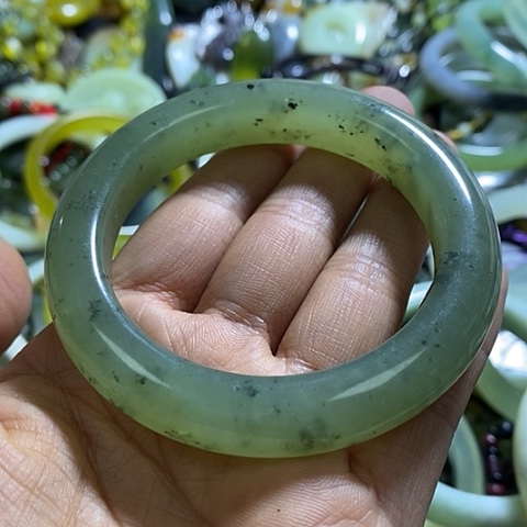 岫玉手镯未镶嵌56口径