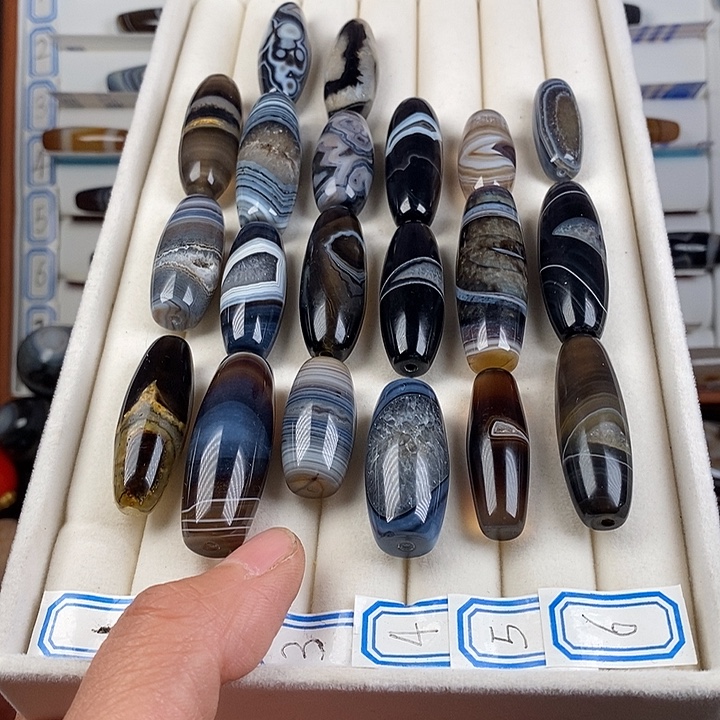 熊***重玛瑙/玉髓未镶嵌珠宝半成品