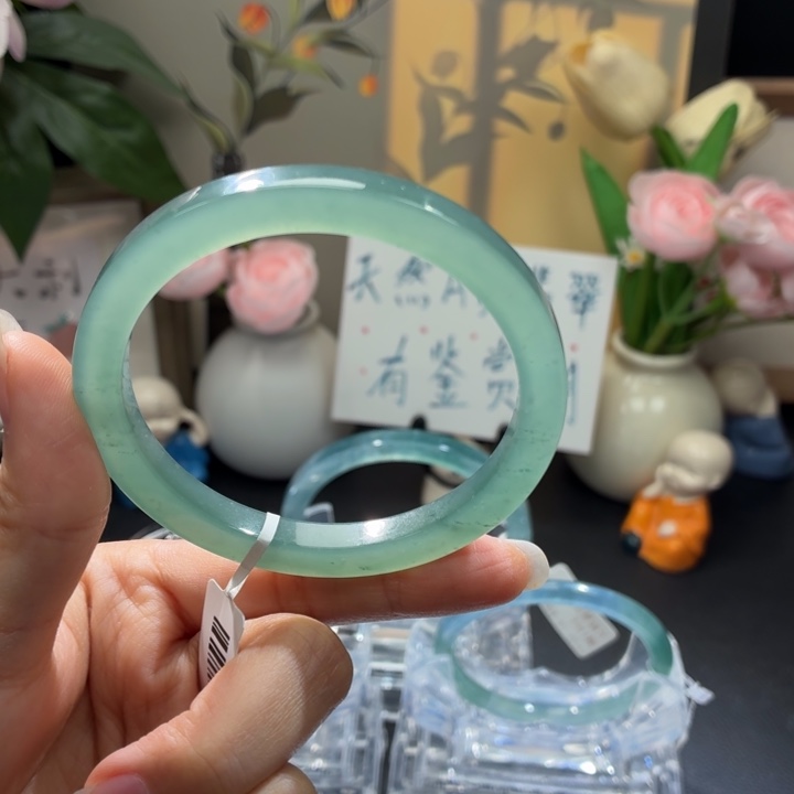 翡翠未镶嵌手镯葡萄绿飘花
