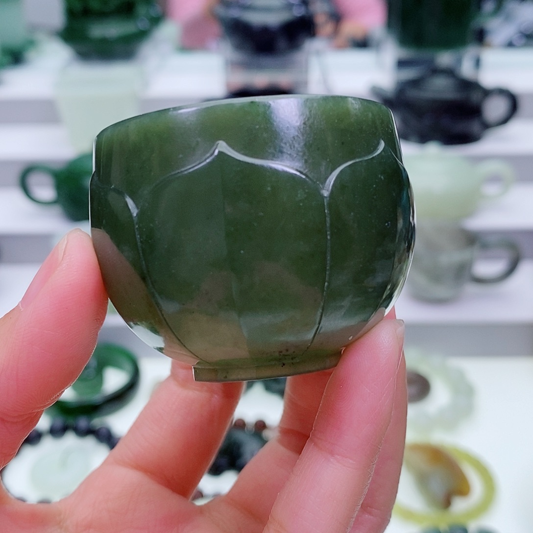 和田玉未镶嵌摆件杯子