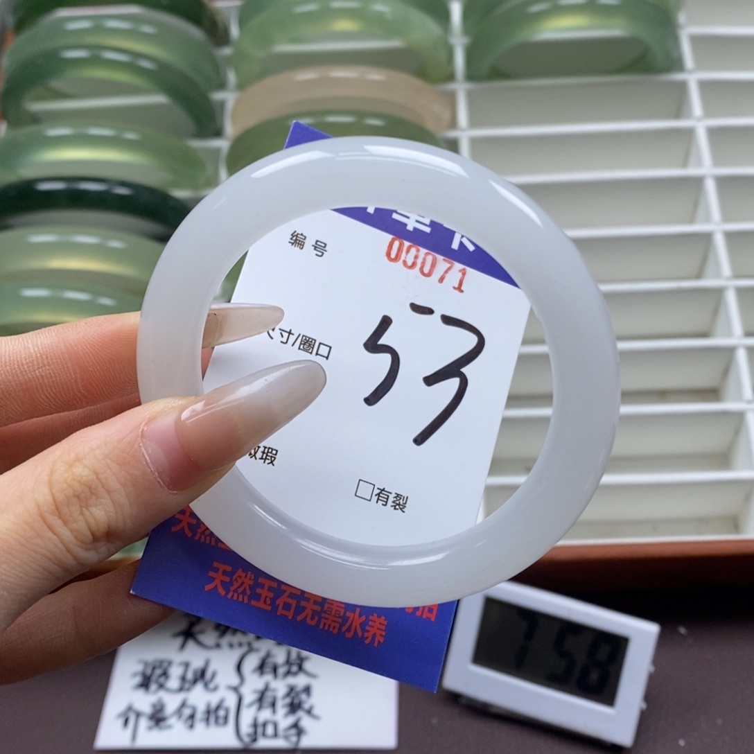 蛇纹石玉手镯未镶嵌