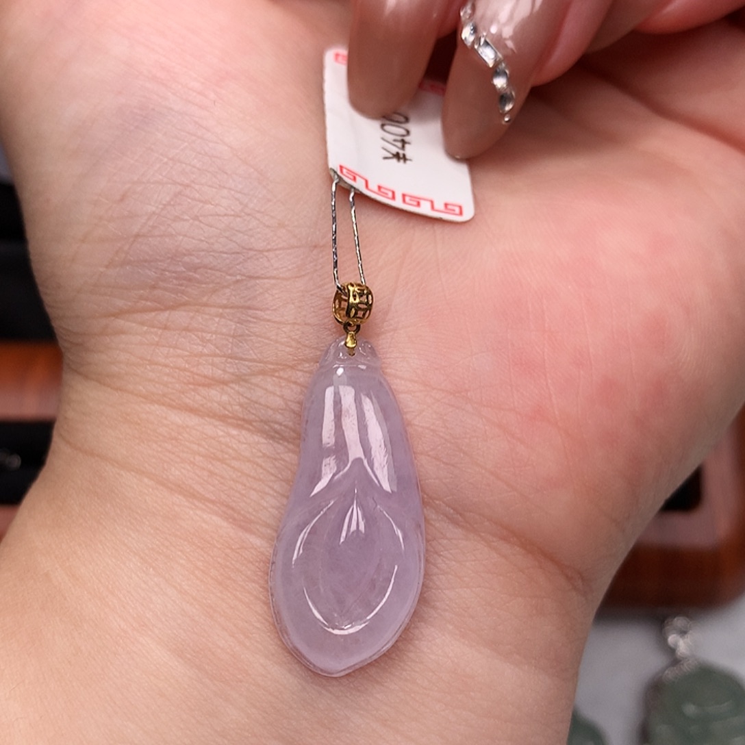 翡翠18K金镶嵌挂件玉兰花