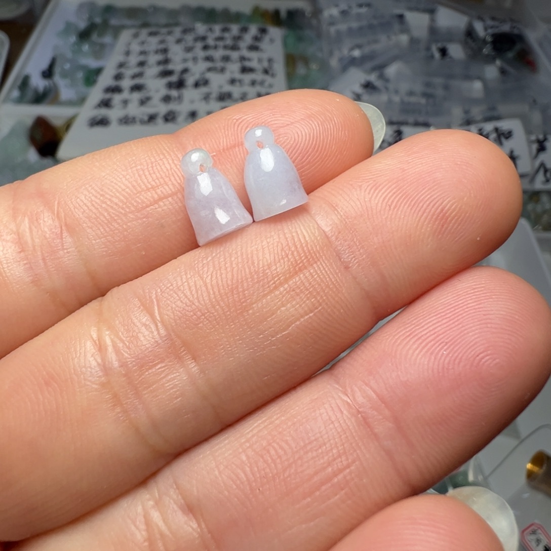 翡翠未镶嵌颈饰莲蓬两个50块