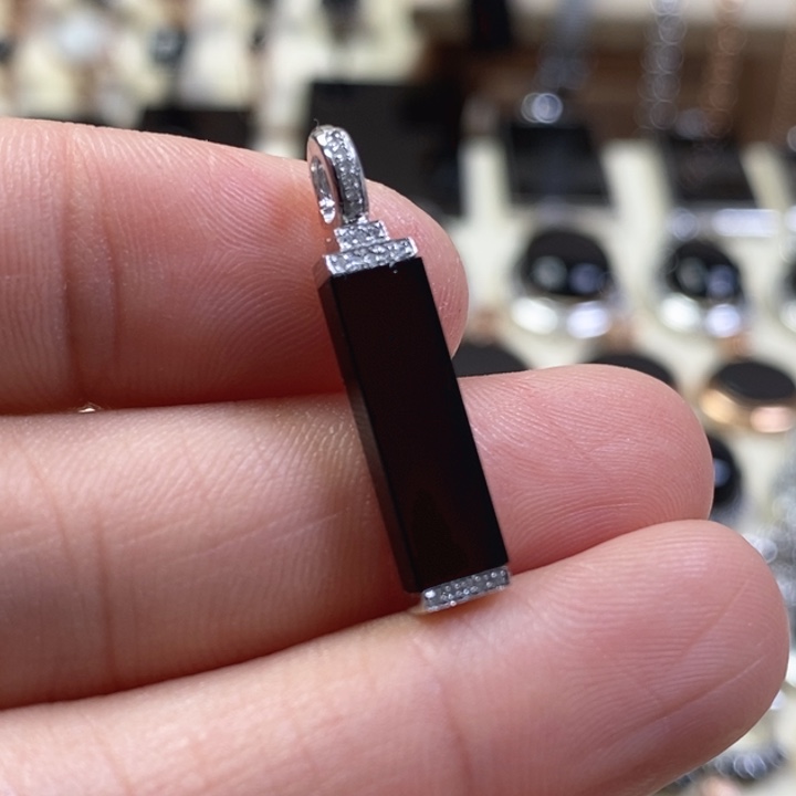 翡翠颈饰18K金镶嵌缅甸天然翡翠墨翠