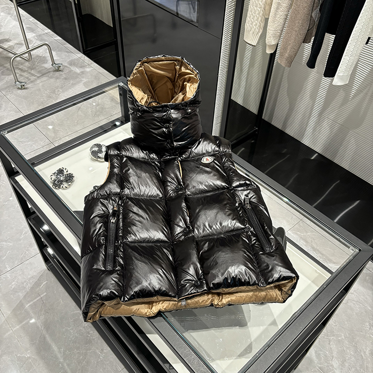 25年秋冬新款 时尚无袖拼接撞色内里连帽羽绒服马甲-8827