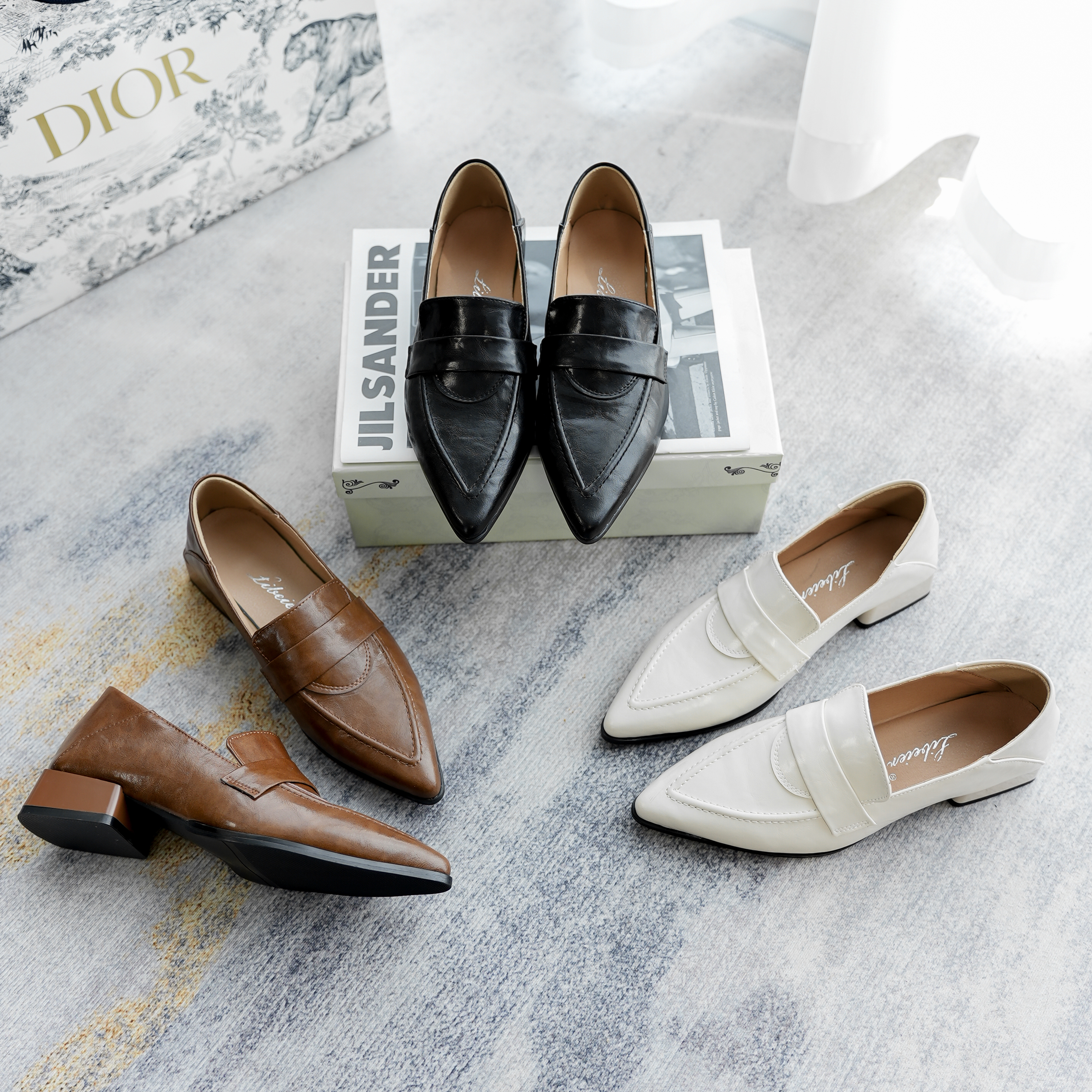 复古3cm气质软底粗跟软皮尖头早春乐福鞋舒适休闲百搭低跟单女鞋