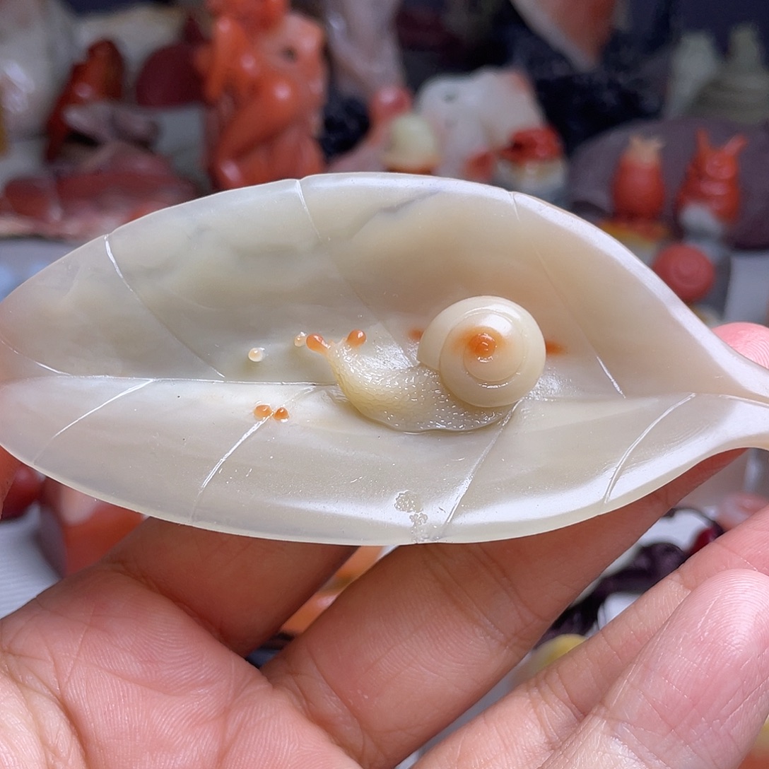 老挝石雅玩俏色小蜗牛
