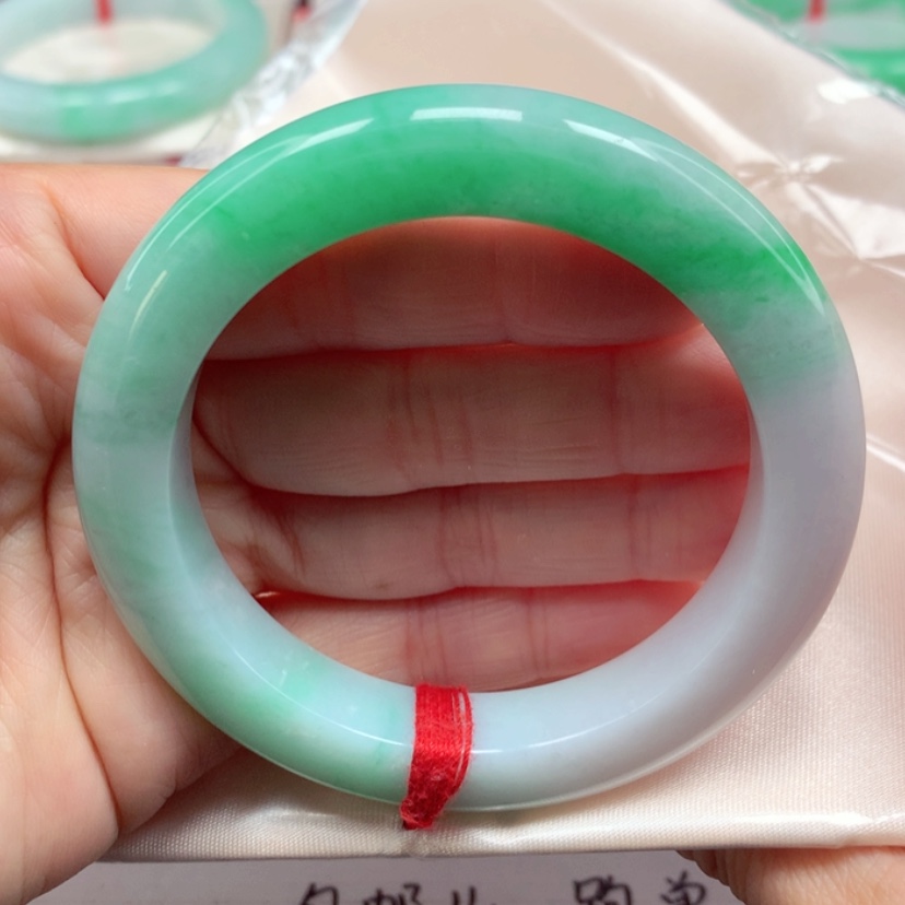 【闪购商品】翡翠手镯未镶嵌冰糯阳绿半山水手镯5253圈24号