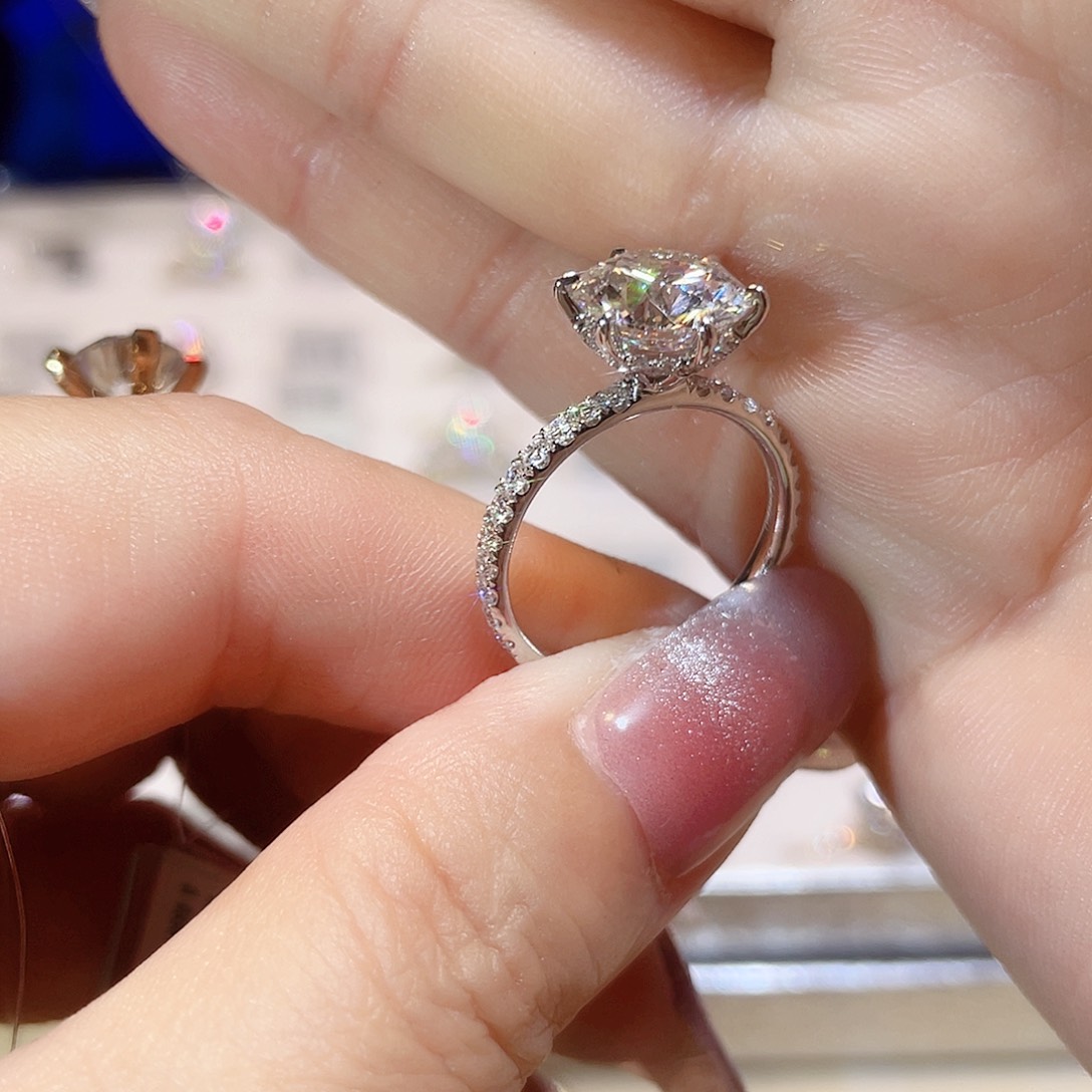 实验室培育钻石18K金镶嵌3.07F-G/VS，14