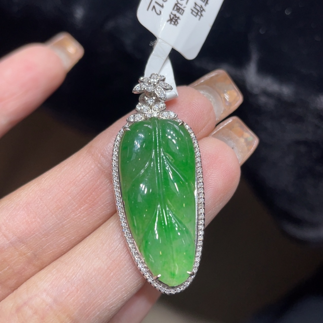 翡翠颈饰18K金镶嵌天然缅甸翡翠