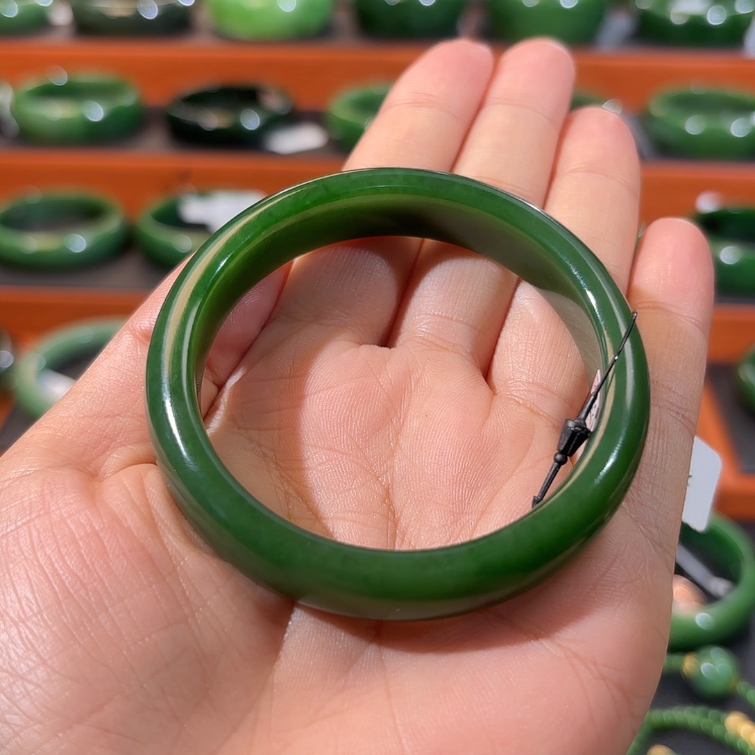 和田玉（碧玉）未镶嵌手镯