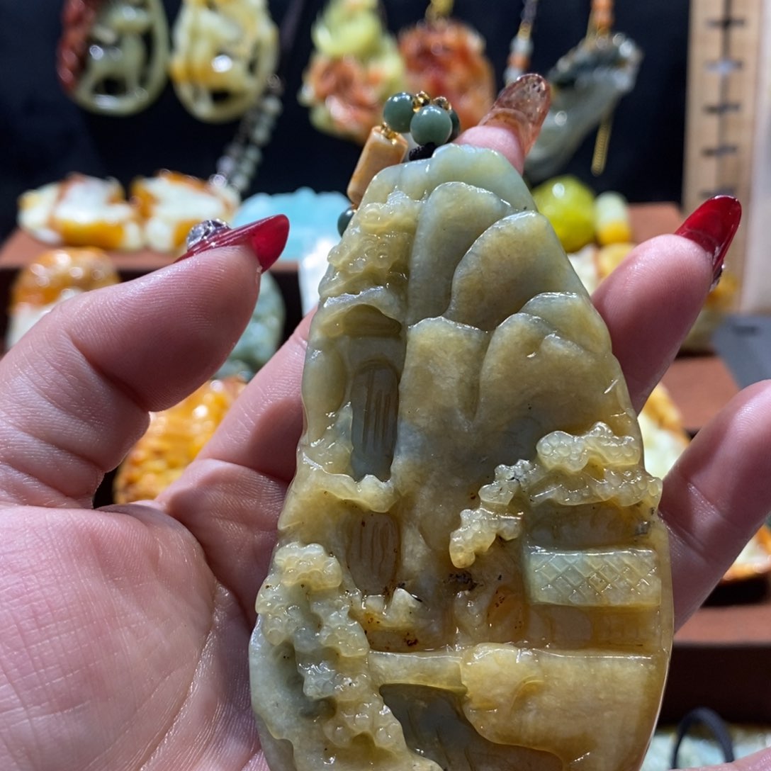 蛇纹石玉颈饰未镶嵌