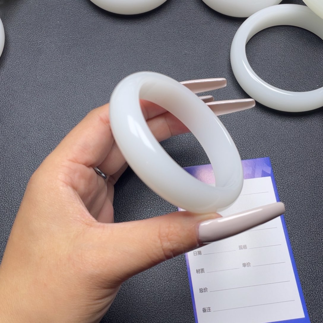 走***己56圈口轮胎羊脂白