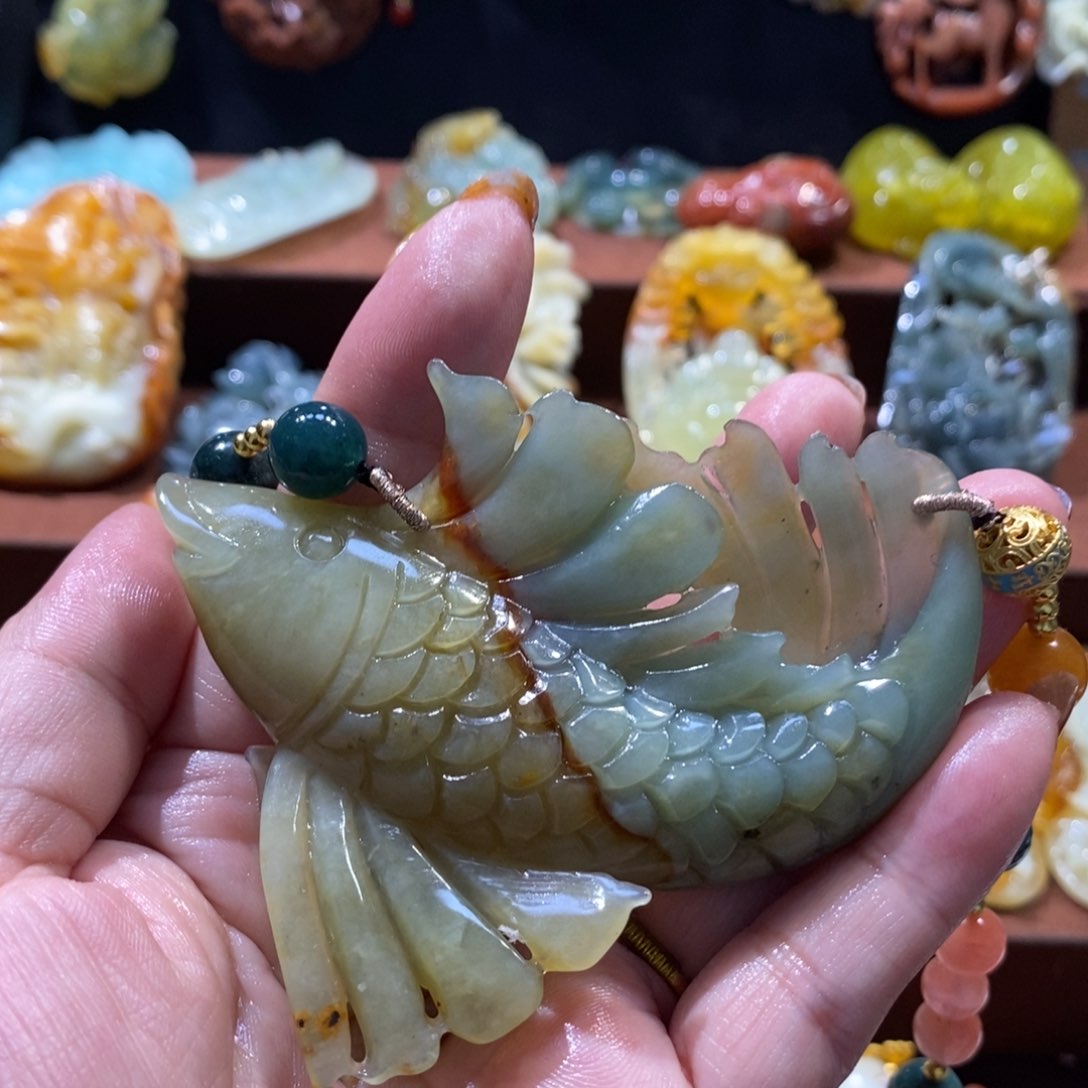 蛇纹石玉颈饰未镶嵌