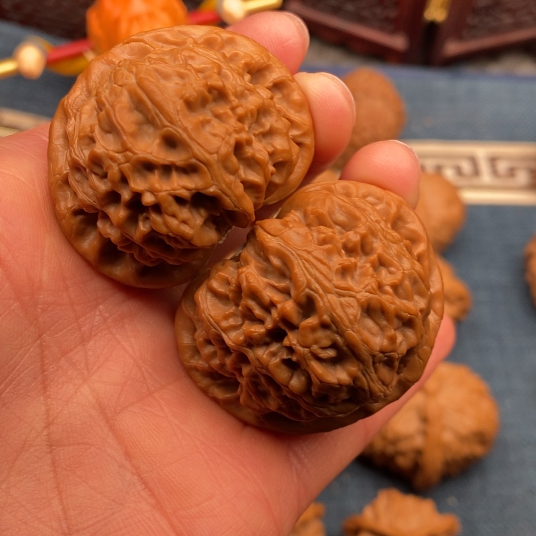 文玩核桃把件42桃心宫灯