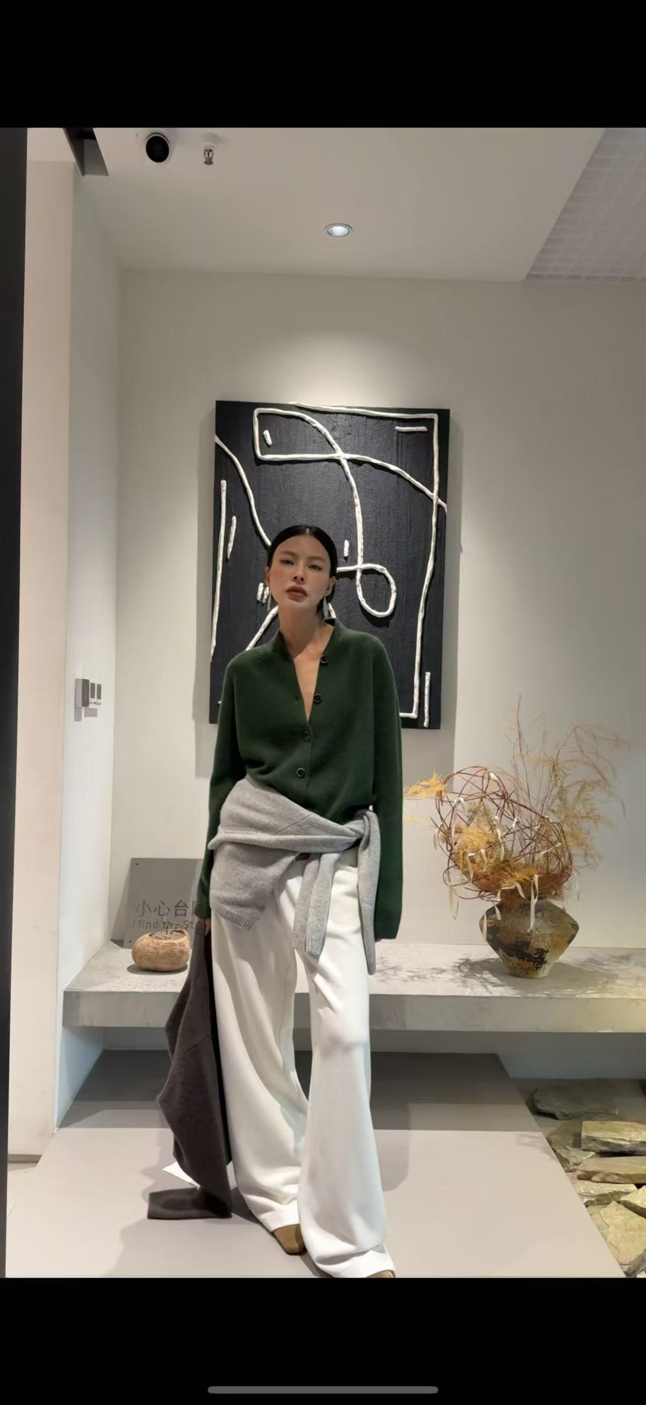 ZLAbout-us【秋冬上新】老钱风绿色V领羊绒衫长袖开衫简约百搭  2