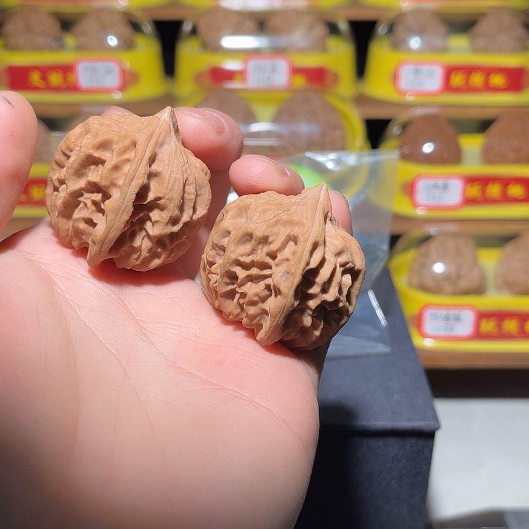 文玩核桃吊坠曹大龙
