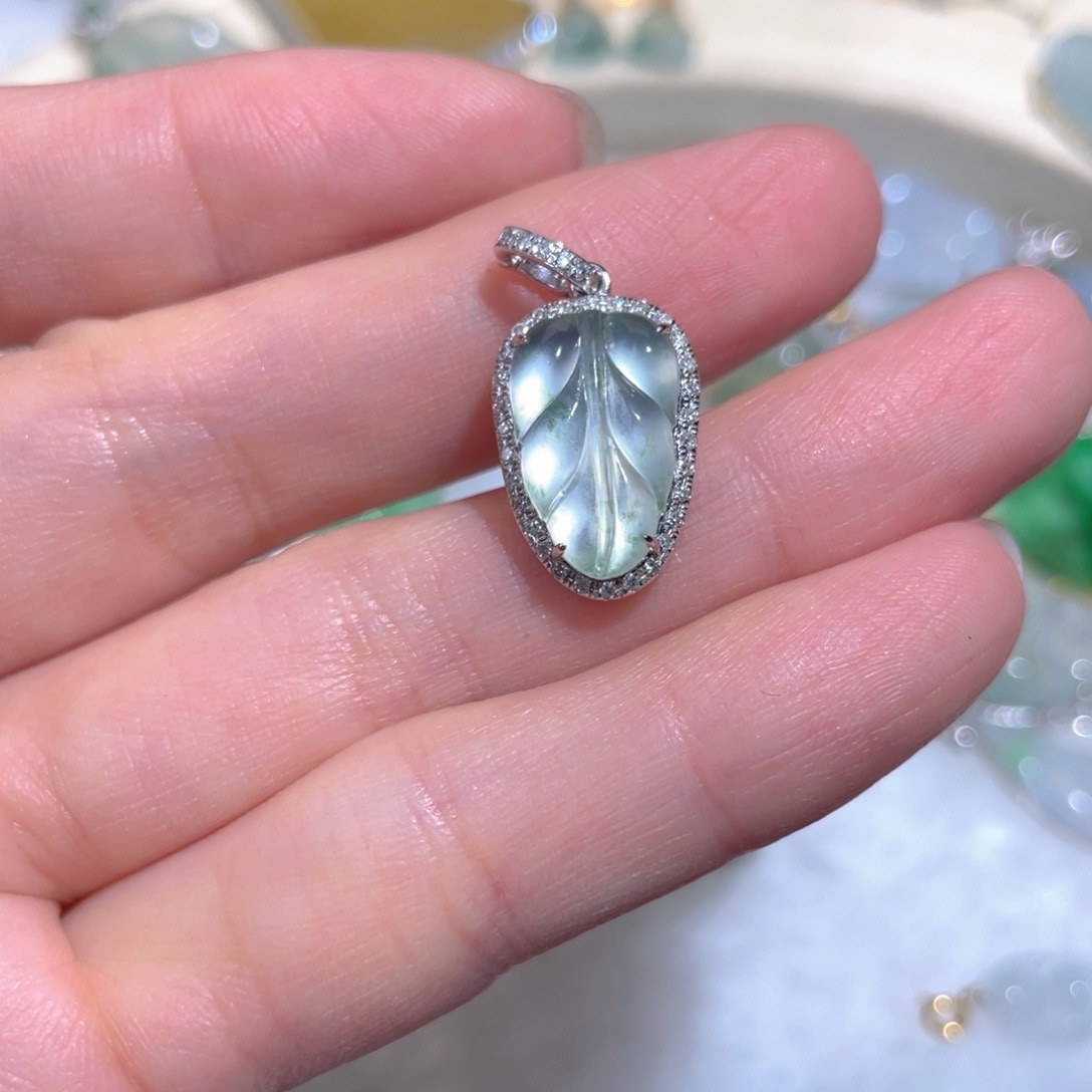 翡翠颈饰18K金镶嵌翡翠