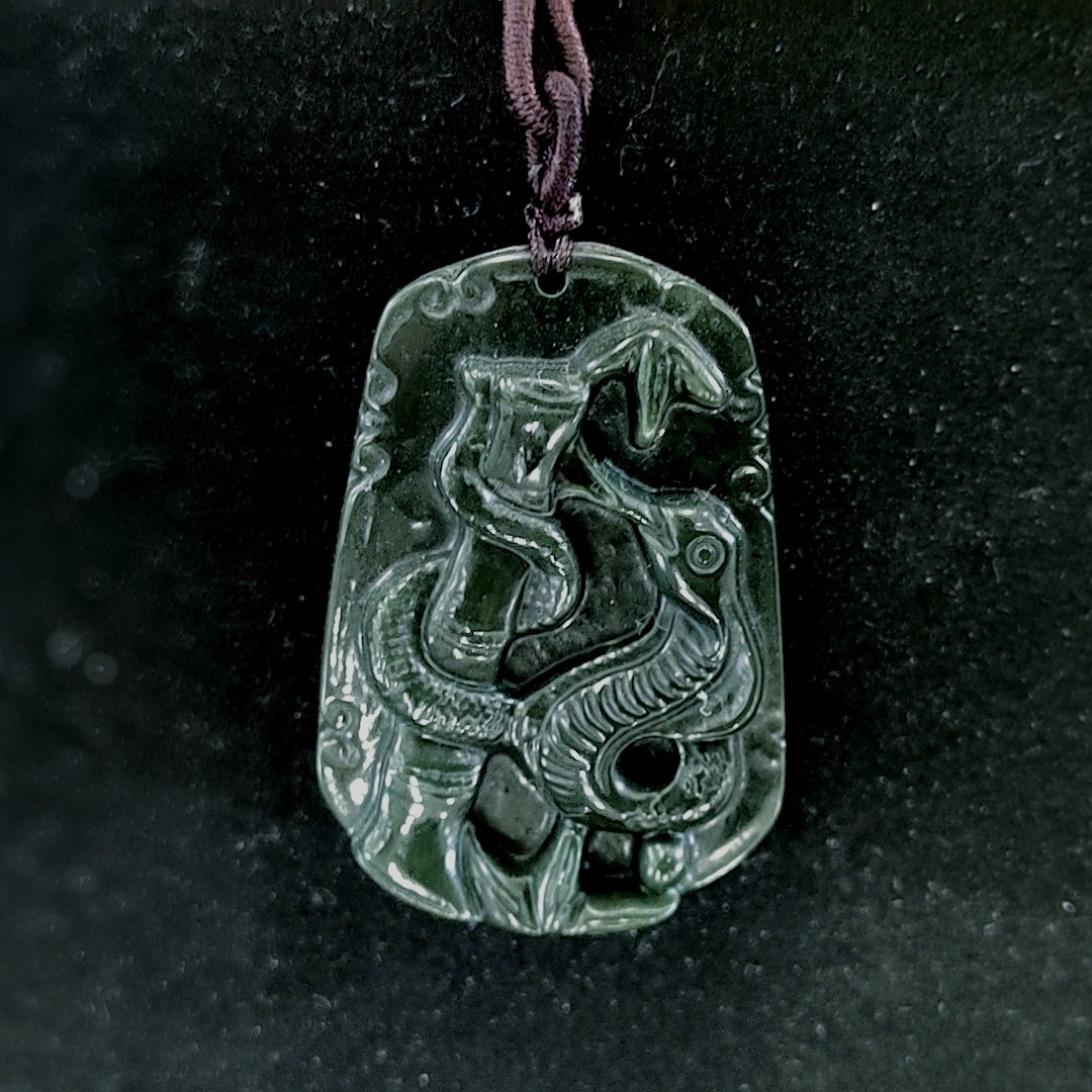 和田玉生肖蛇吊坠