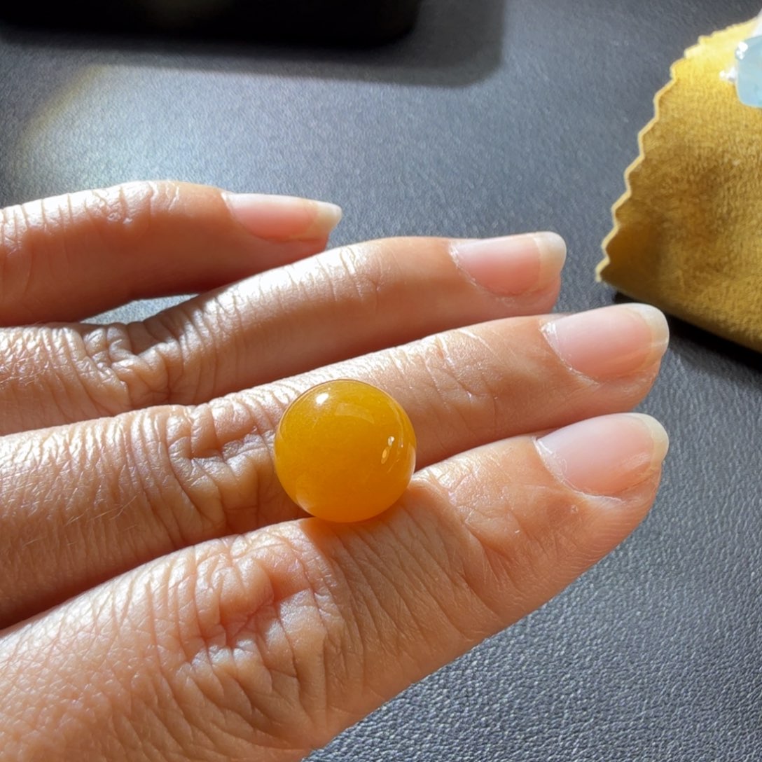 翡翠未镶嵌颈饰珠光宝气