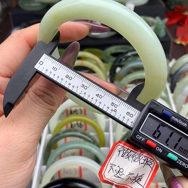 蛇纹石玉手镯未镶嵌1071