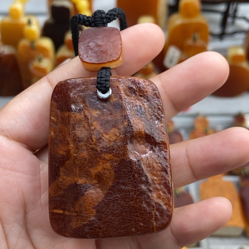 【闪购商品】琥珀颈饰未镶嵌