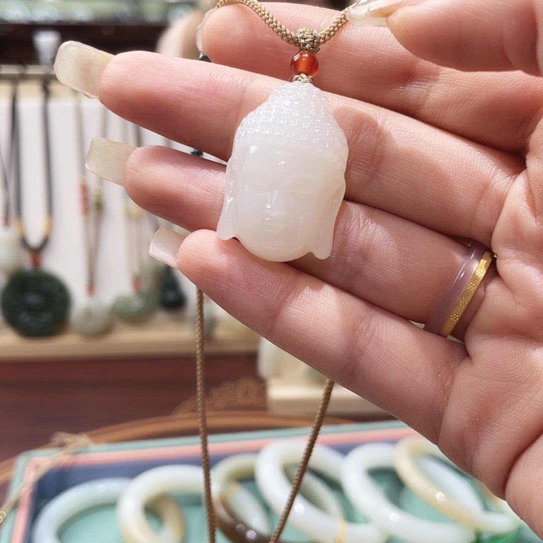 相***识和田玉未镶嵌颈饰