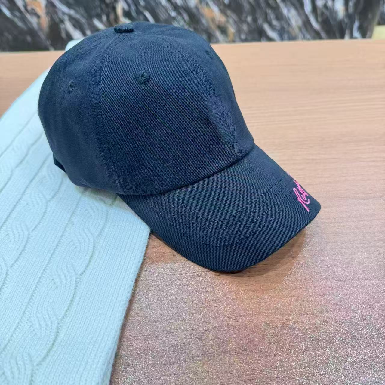 JISI R+ 黑粉撞色棒球帽-M25929J