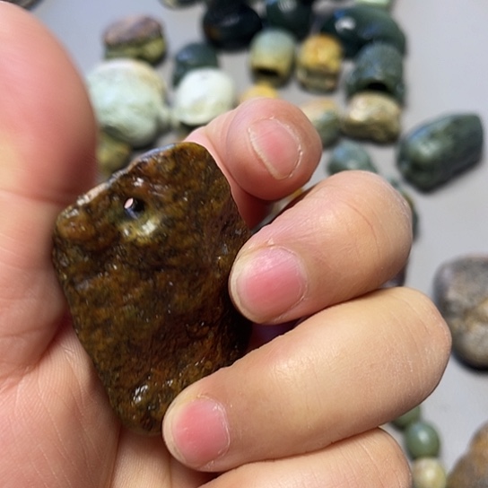 王***仡岫岩河磨玉（透闪石质玉）未镶嵌挂件