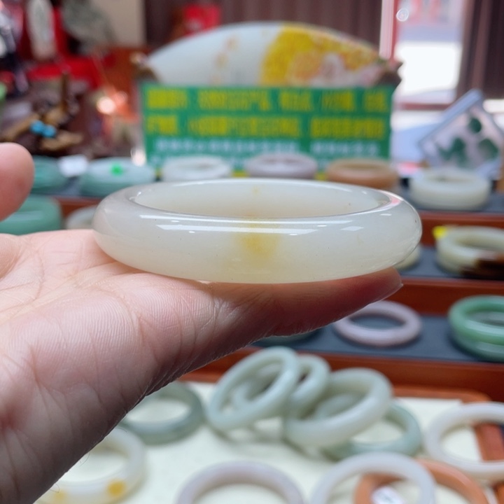 石英质玉手镯未镶嵌羊*桂花糕手镯