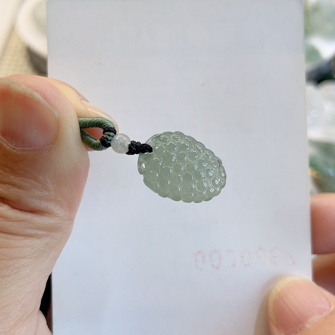 翡翠未镶嵌颈饰小葡萄