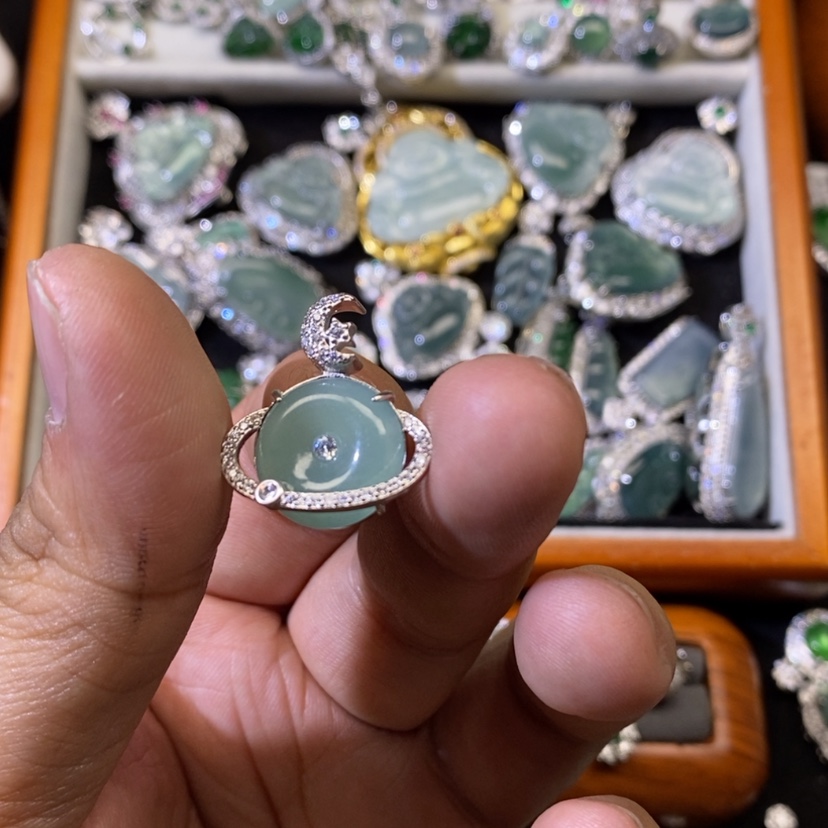 【闪购商品】翡翠颈饰未镶嵌天然