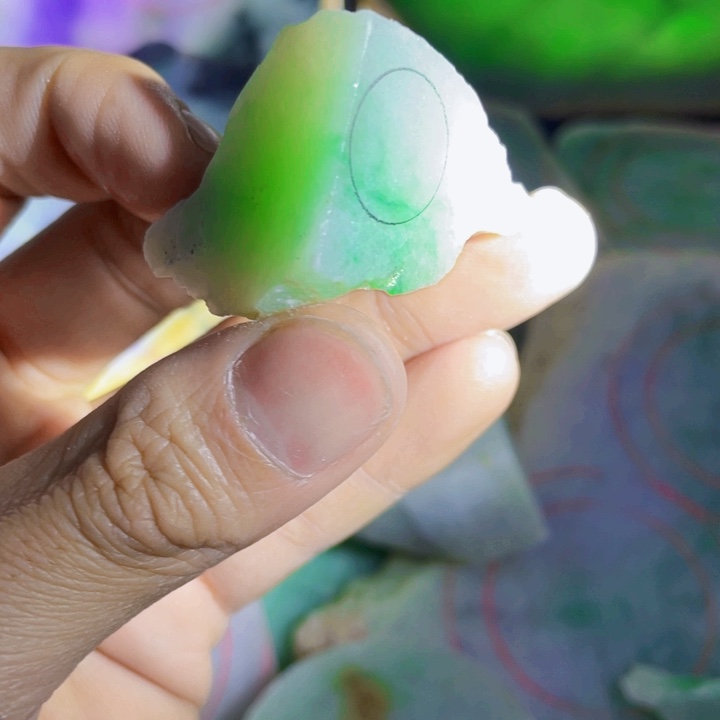 翡翠未镶嵌挂件片料