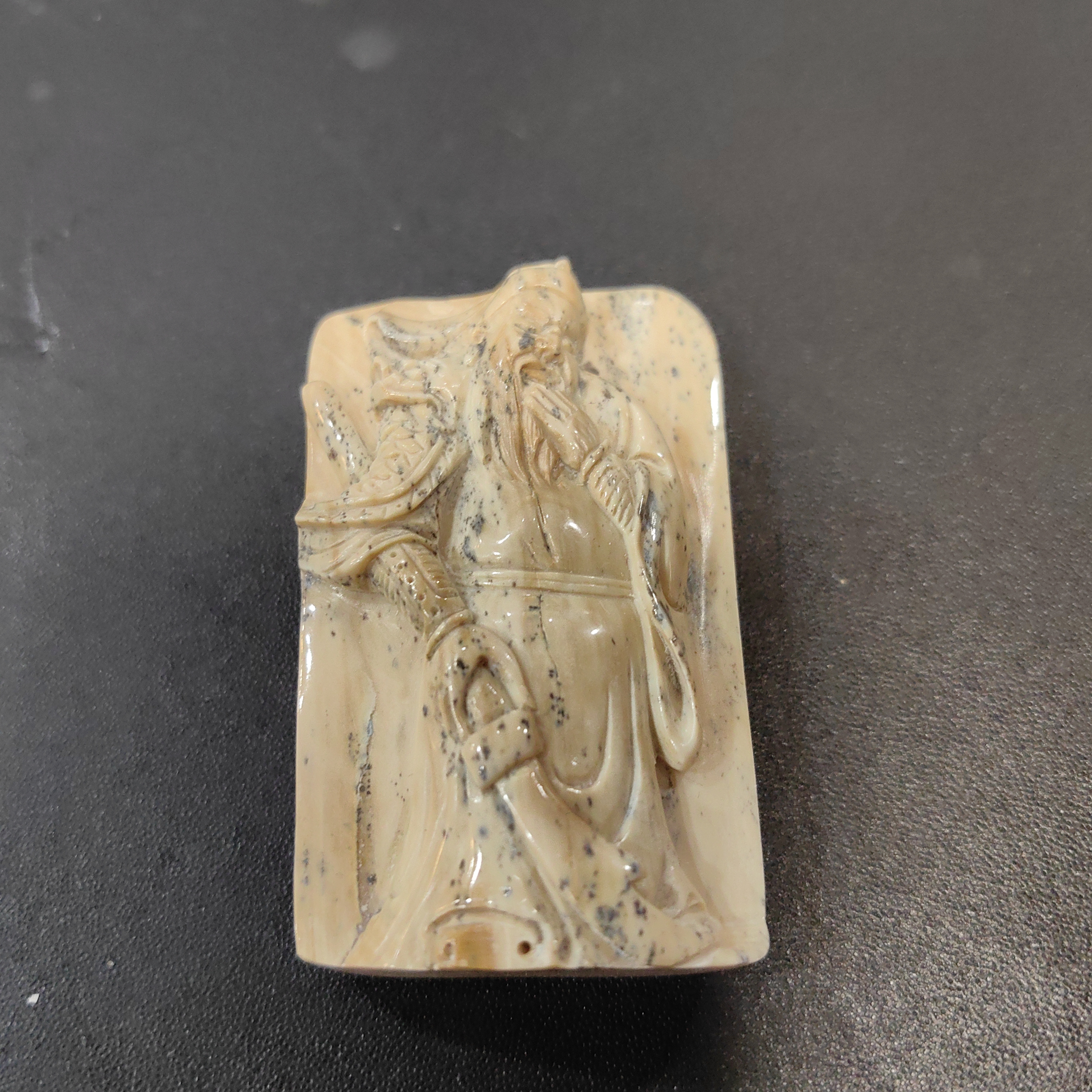 猛犸雕刻件约41克ZL587