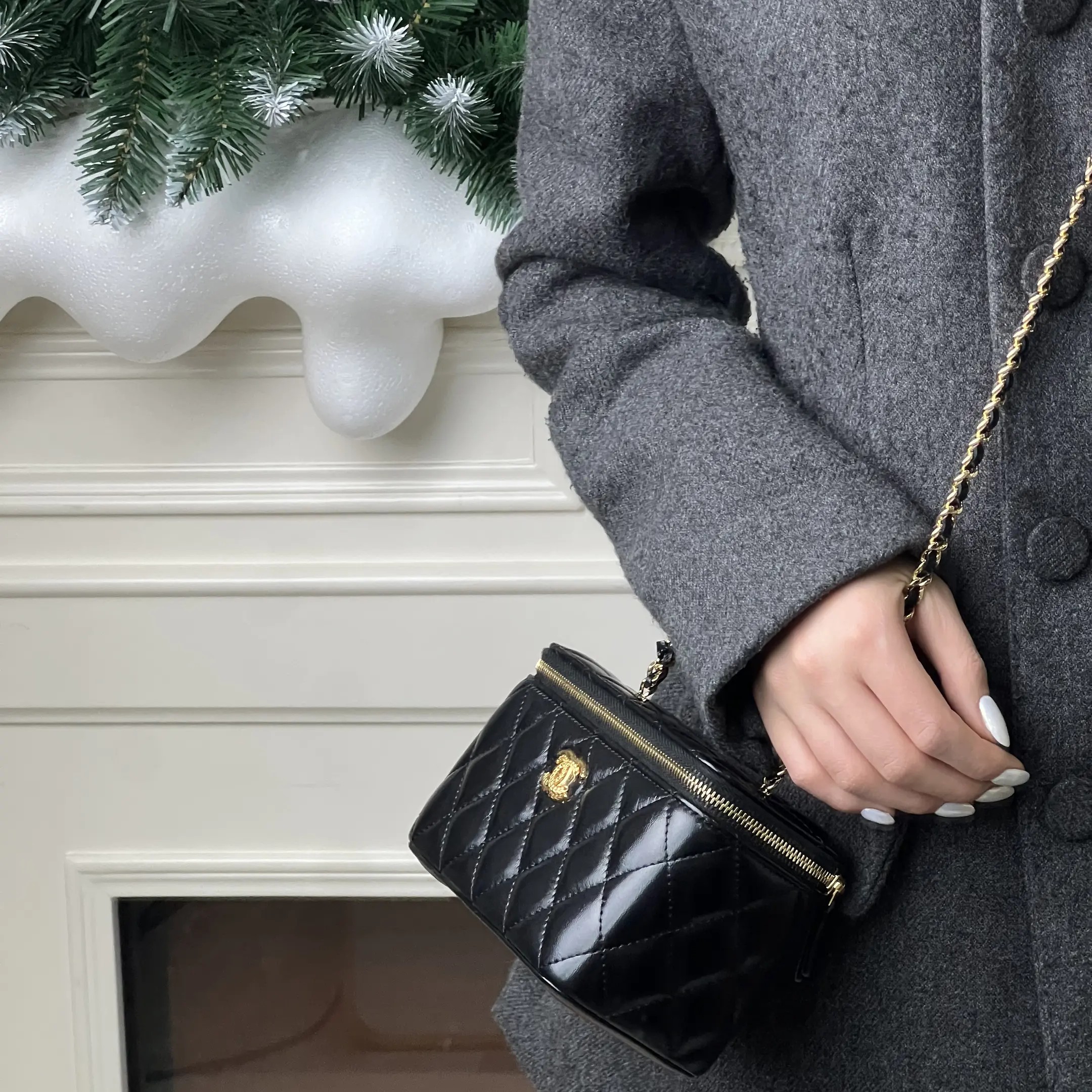 99新 Chanel/香奈儿 25C双C浮雕logo化妆盒油蜡皮黑金斜挎包/优品