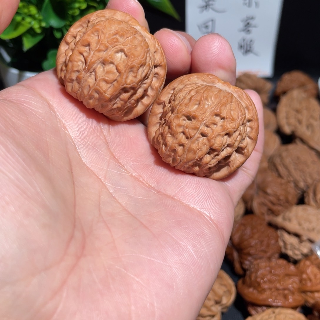 文玩核桃把件38血麒麟