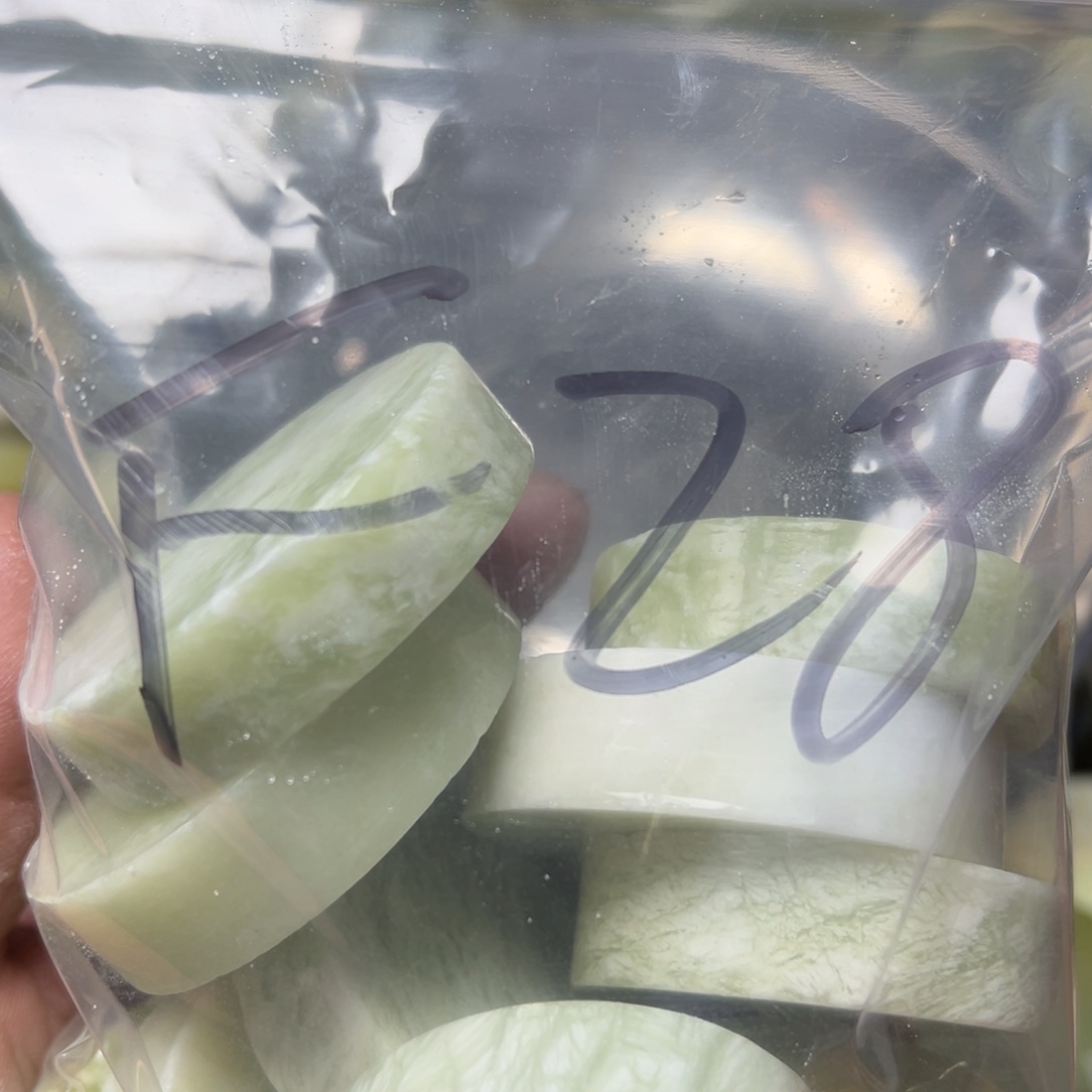 啊***哈蛇纹石玉未镶嵌岫玉手镯心，平安无事牌