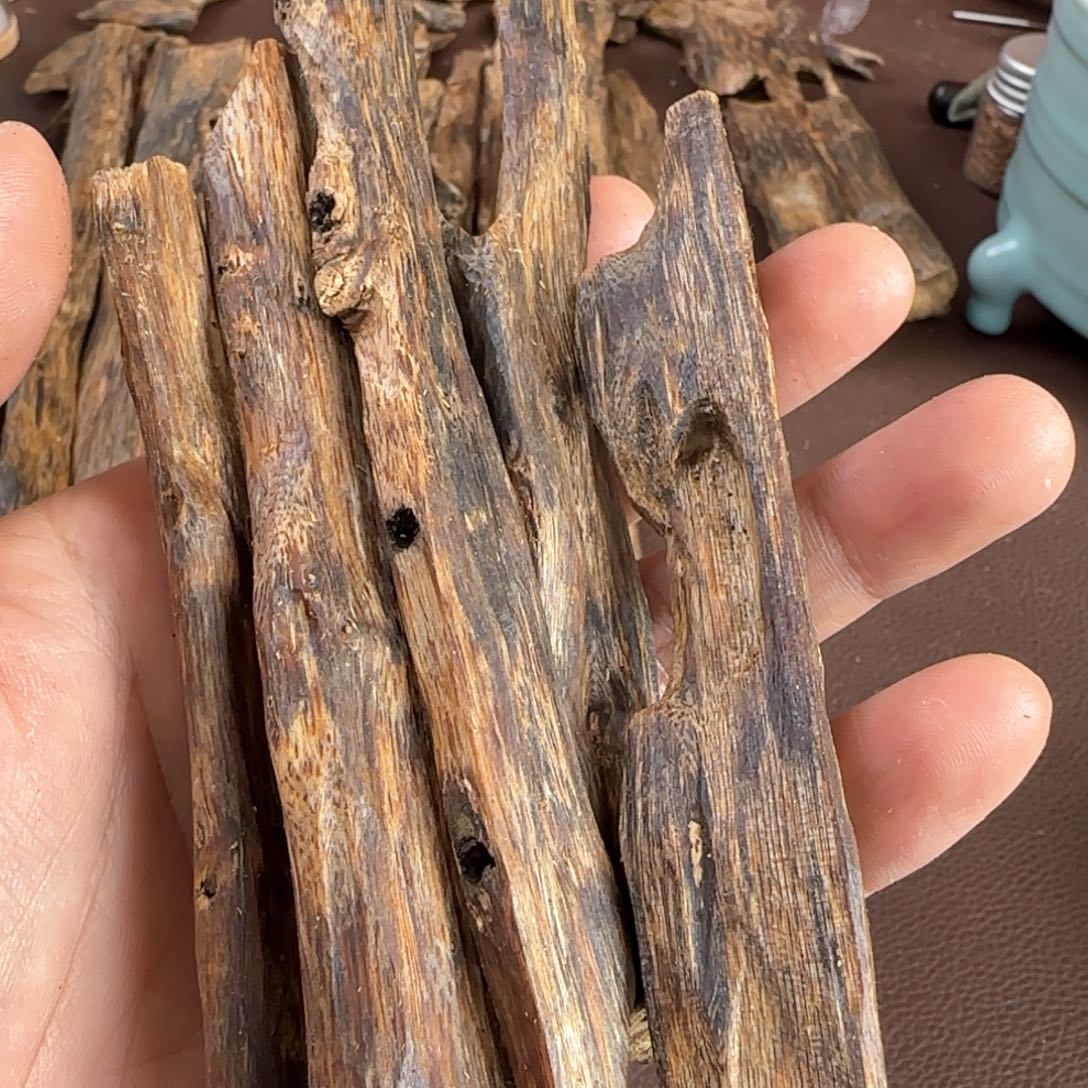 沉香摆件奇楠一代苗金沙叶67克