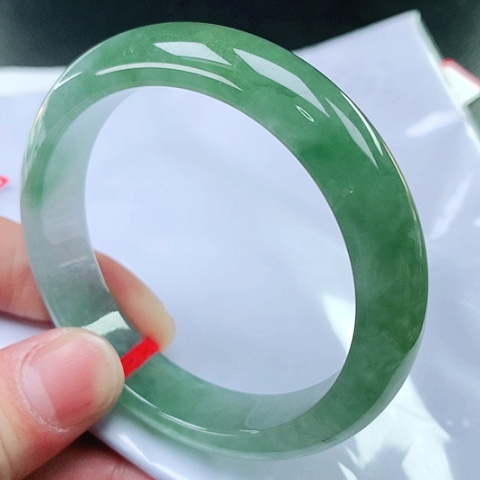 翡翠手镯未镶嵌翡翠手镯未镶嵌