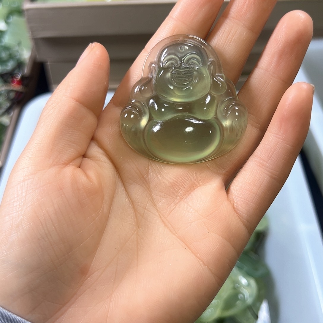 邓***儿蛇纹石玉未镶嵌颈饰