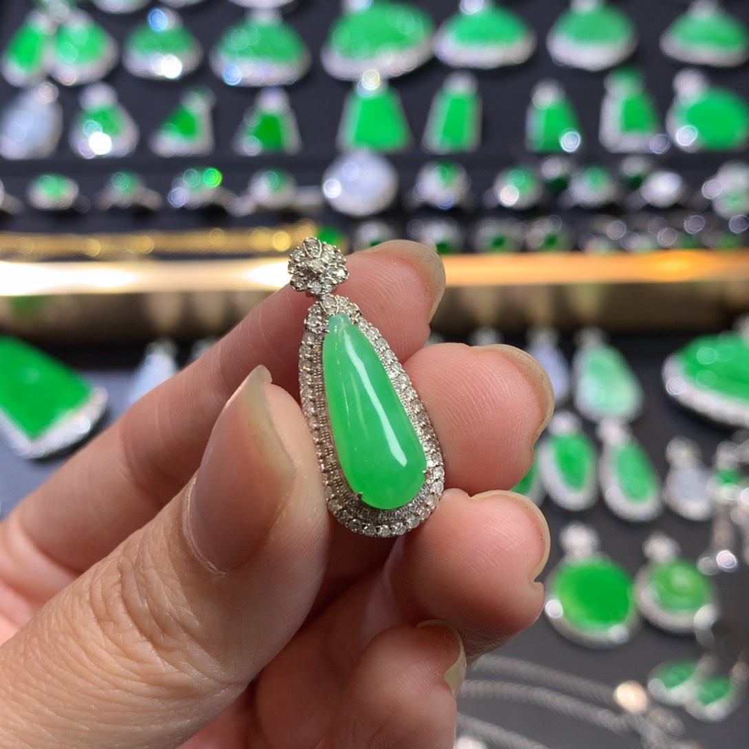 翡翠吊坠(不含链)18K金镶嵌