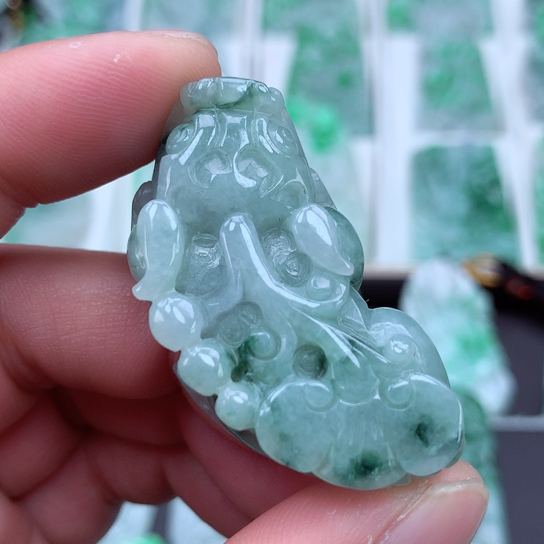 翡翠颈饰未镶嵌翡翠吊坠