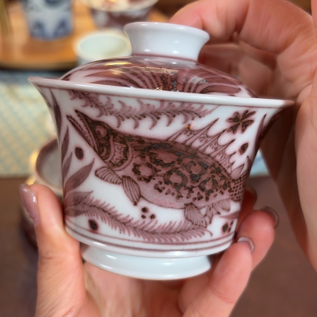 杯釉里红鱼藻马蹄盖碗