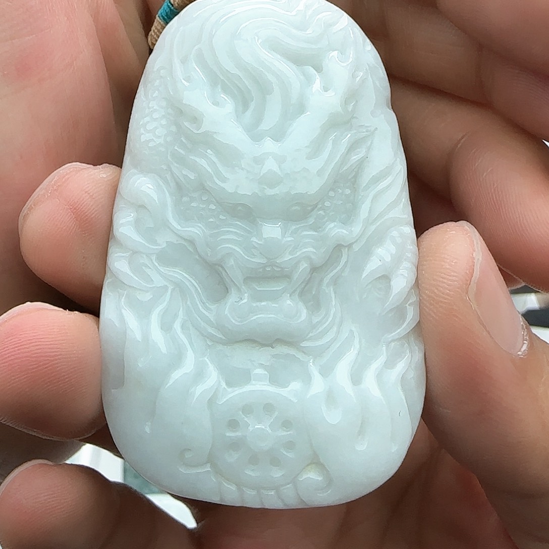 翡翠颈饰未镶嵌余**贵翡翠